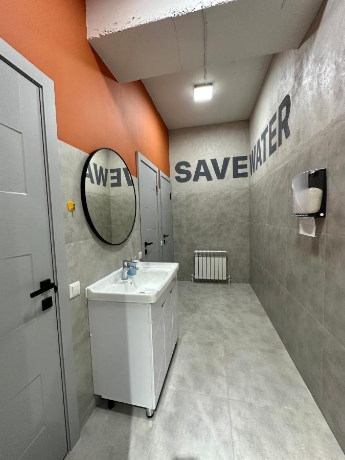 Izzzi Hostel Bishkek Exterior photo